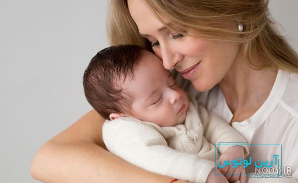 ژست عکس تولد کودک با پدر و مادر