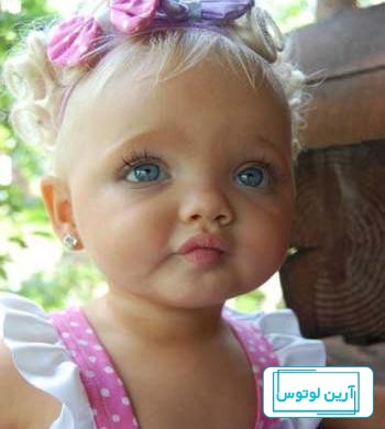 تابلو فرش ماشینی طرح دختر بچه و سگ | گالری هیدا دکور