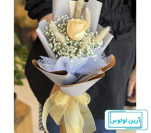 دسته گل رز آبی و ژیپسوفیلا سفید مدل m194029