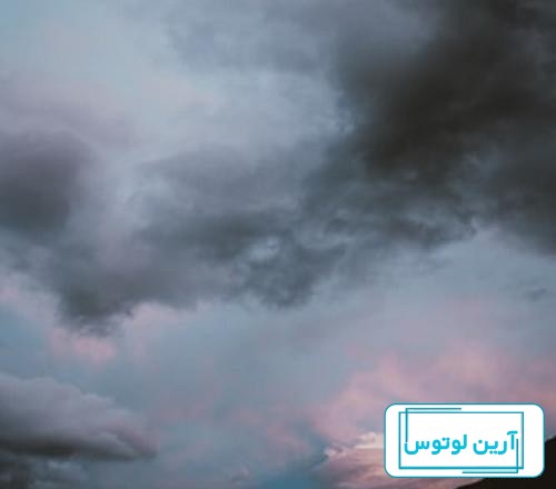 عکس دست دختر رو به آسمان