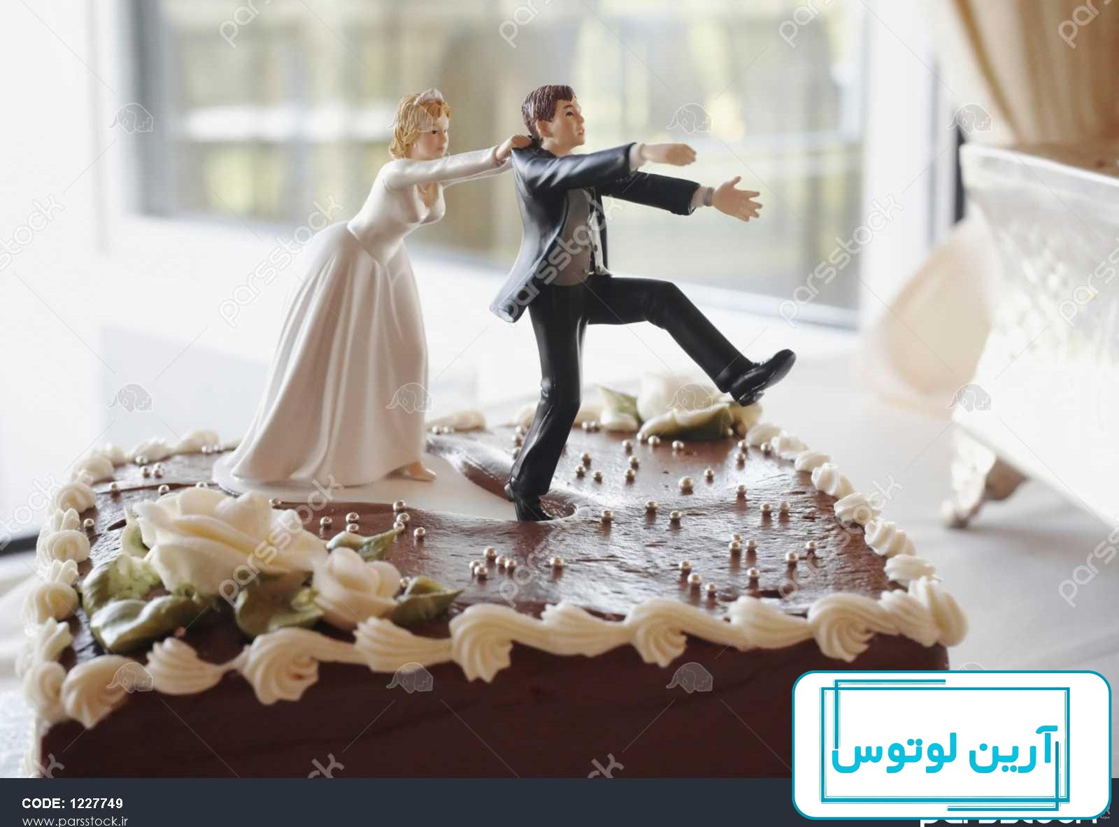 عکس عروس داماد با کیک