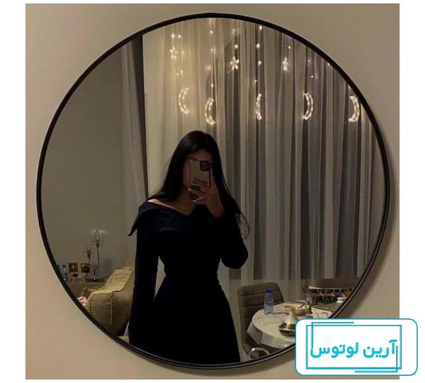 عکس قدی دختر جلوی اینه
